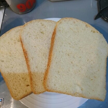 膨らみがもうひとつでしたが、きめ細かい食パンができました！